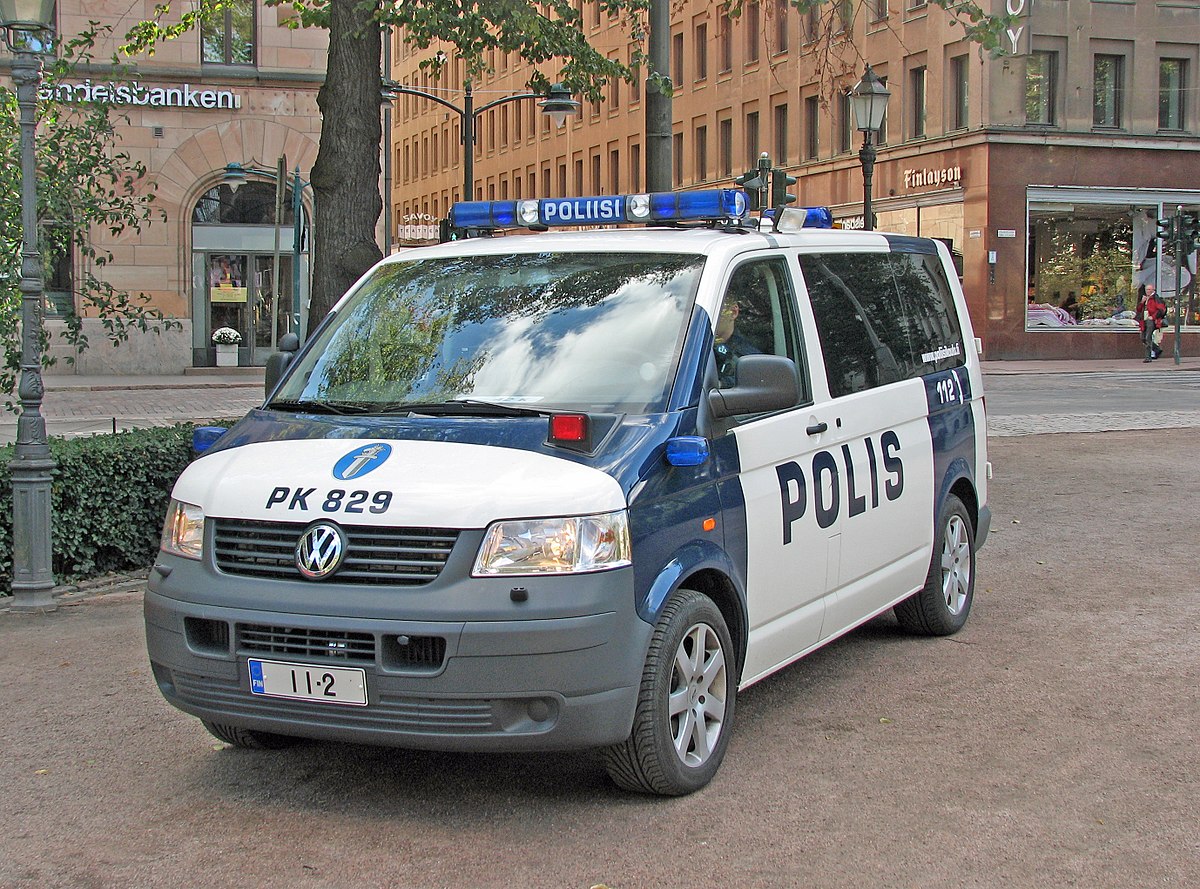 1200px-Helsinki_police_car