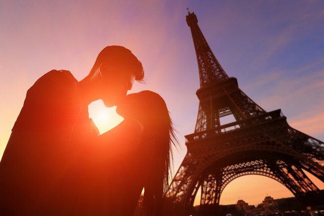 Romantic lovers with eiffel tower