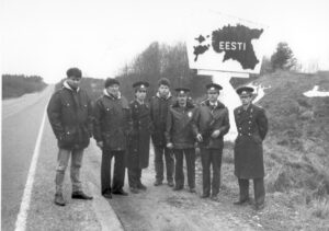 foto1 moned minutid enne koige esimese soiduki kontrolli majanduspiiril Luhamaal 25.10.1990