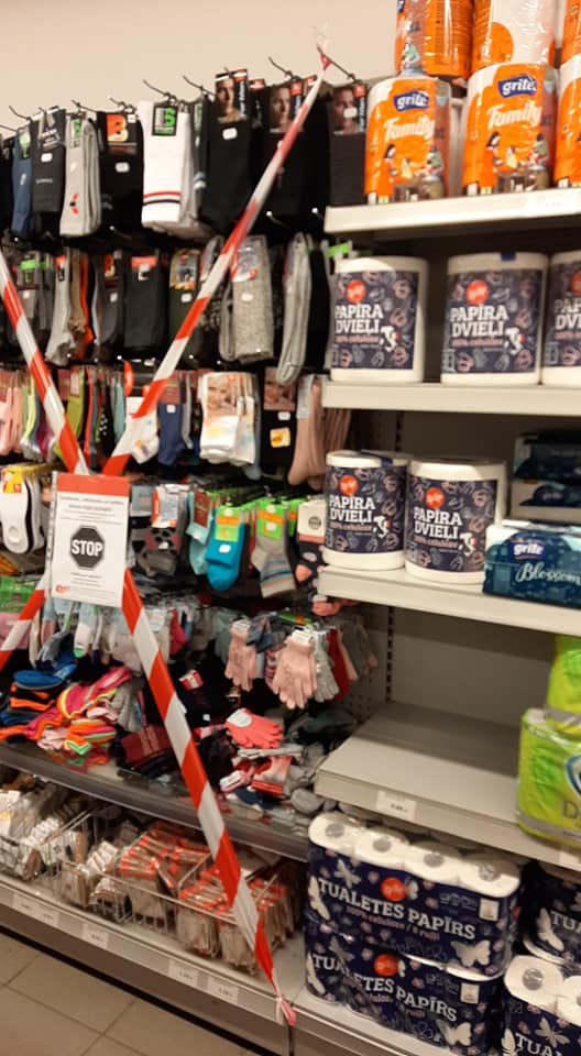 FOTOD:Lätis ei tohi enam sokke ega sukkpükse osta, küünlaid, imikutoitu ja palju muud. 19 129852016 1145759065826803 531856620678650127 n 1