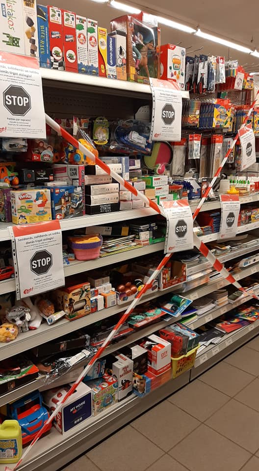 FOTOD:Lätis ei tohi enam sokke ega sukkpükse osta, küünlaid, imikutoitu ja palju muud. 18 130084163 1145759112493465 179836685623720858 n