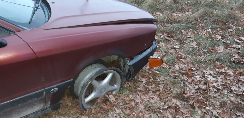 FOTOD: Politseiauto sõitis ohtlikku juhti peatades teelt välja ja üks politseinik sai viga 9 Audi 2