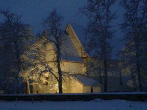 Ridala kirik õhtuvalgel Foto Küllike Valk