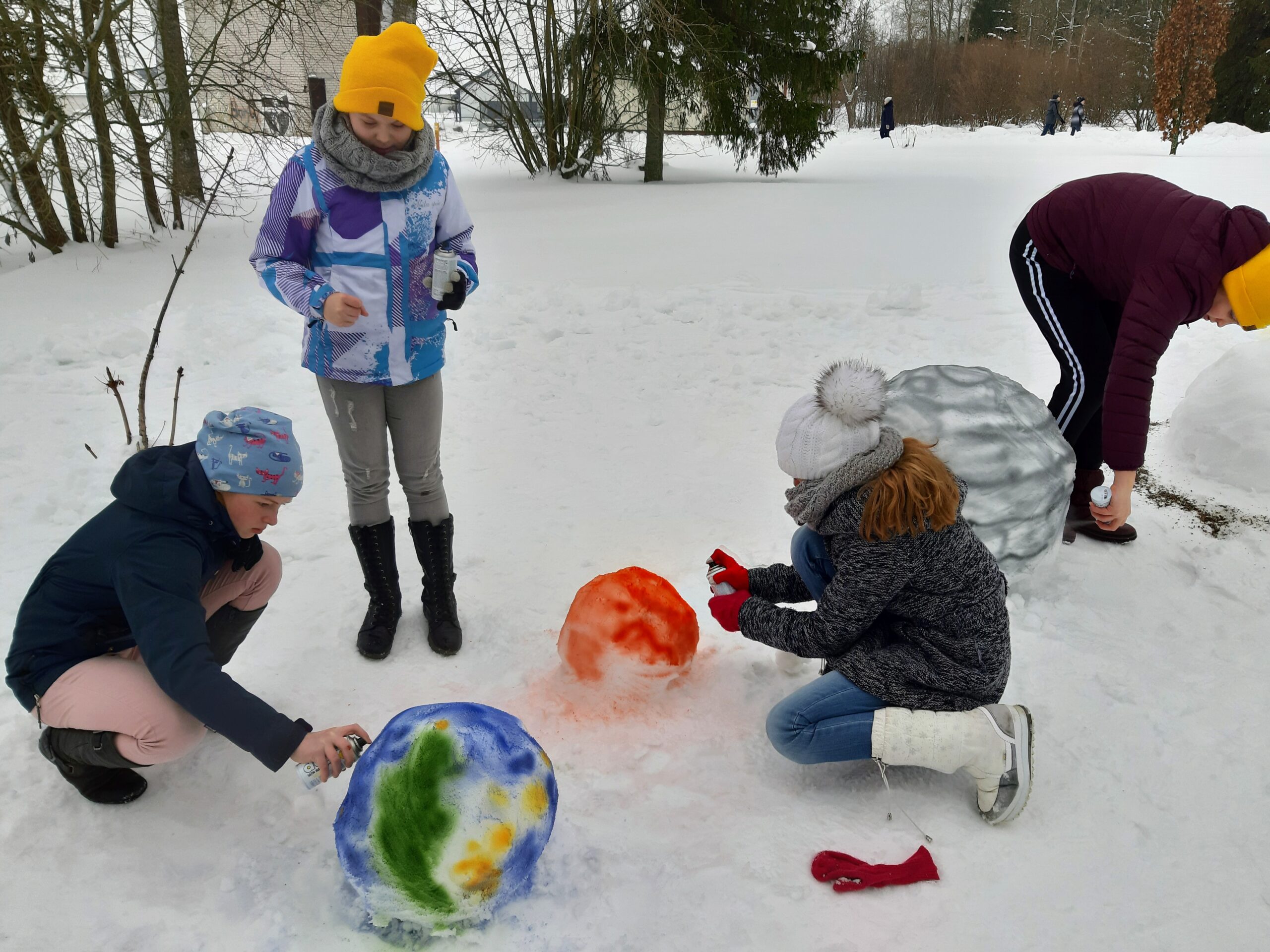 Lumest planetaariumi. Foto- Sõmeru Põhikool