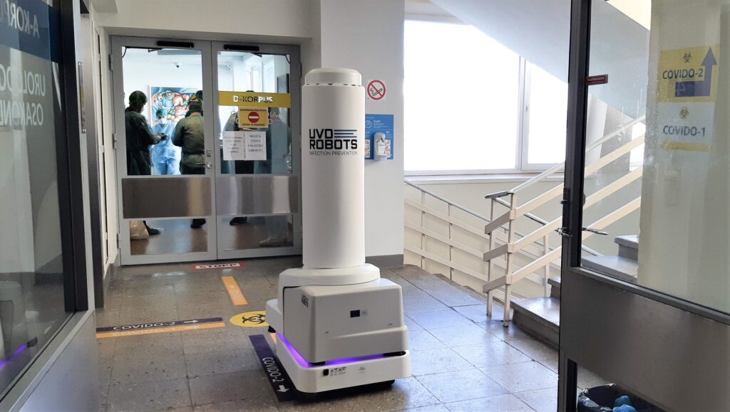 Lääne-Tallinna Keskhaiglasse sai Eesti ja kogu Baltikumi esimene desinfektsiooniroboti. 4 157168375 10158399616228915 2671305496410038833 o 1