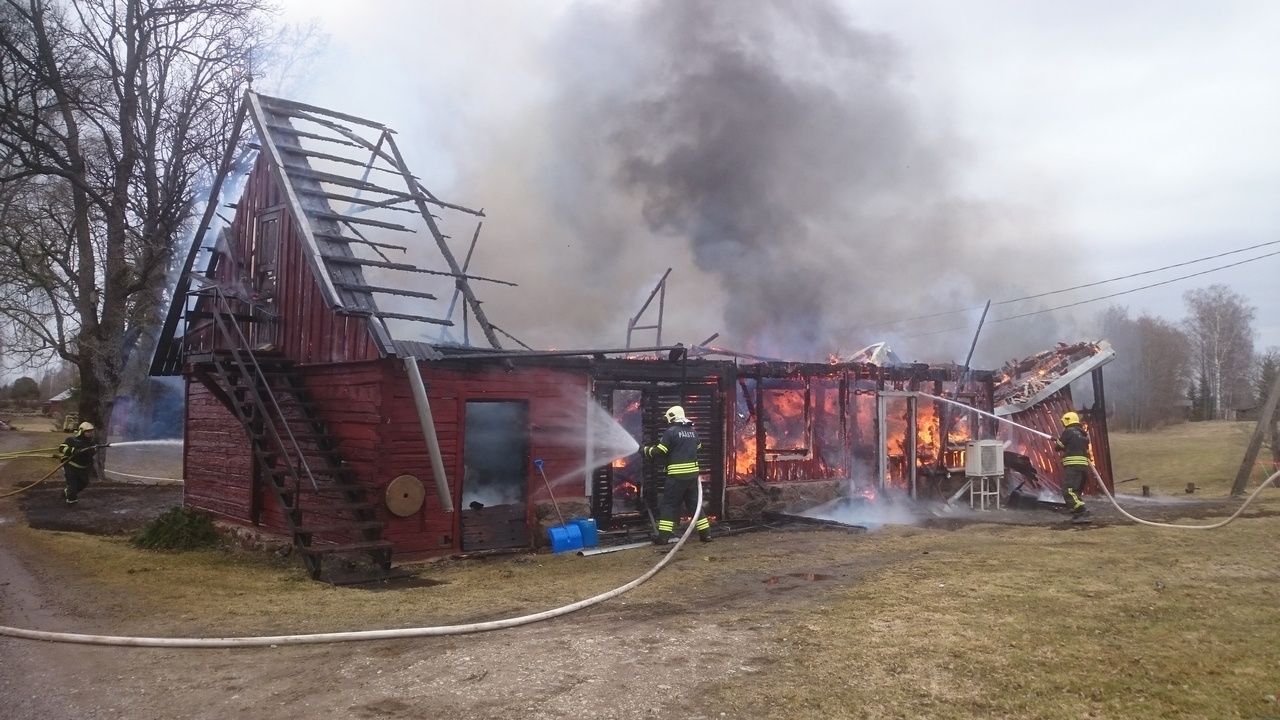 Mulgi v Leeli kõrvalhoone (1)