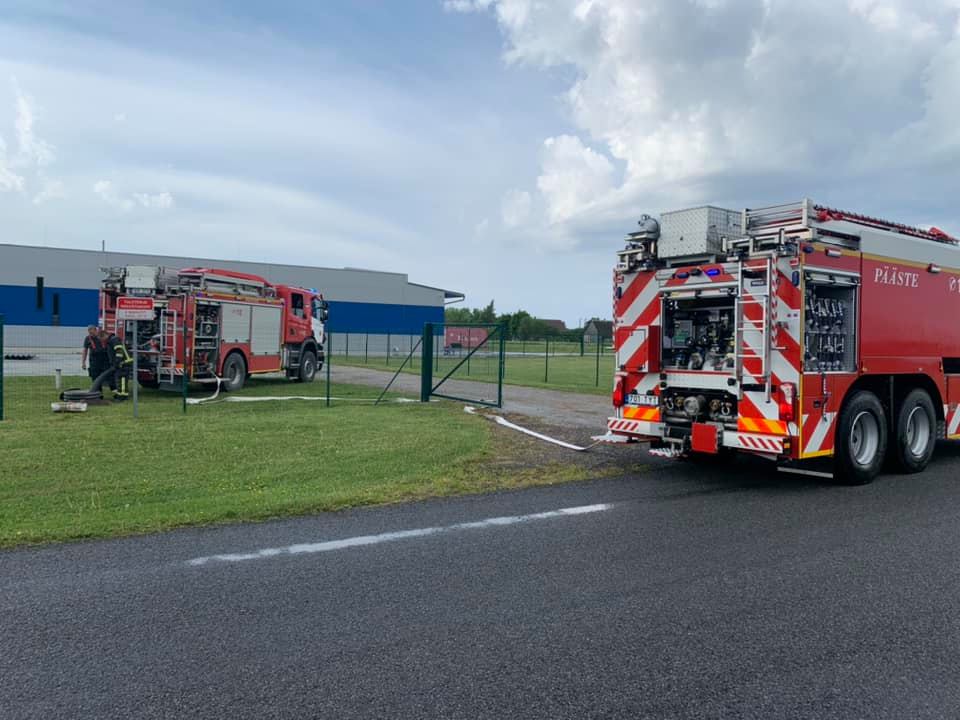 FOTOD: Äike süütas loomalauda ja rabametsa. 42 197121437 1223618398094755 306838114460666077 n