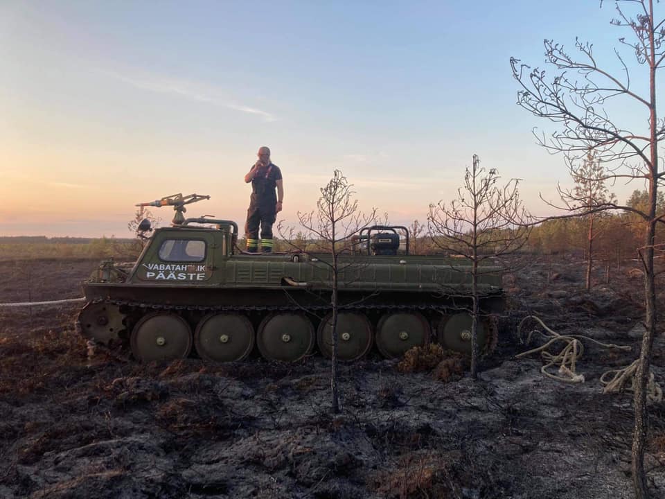 FOTOD: Äike süütas loomalauda ja rabametsa. 31 198028704 1223633838093211 1545383778354346758 n