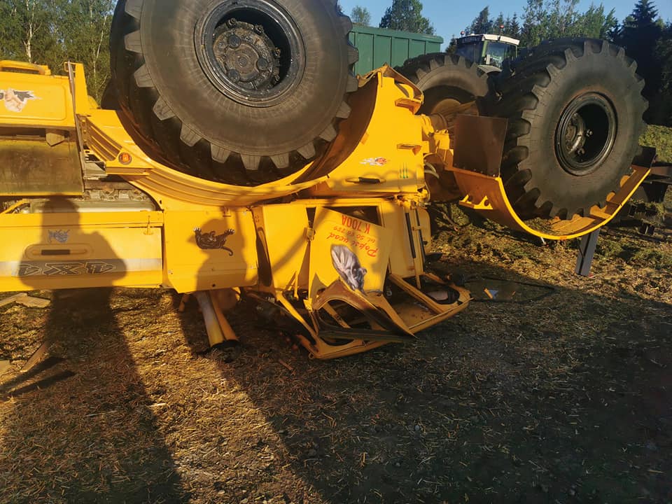 FOTOD: Põlvamaal juhtus traktoriga raske õnnetus. 13 minuaeg1 1