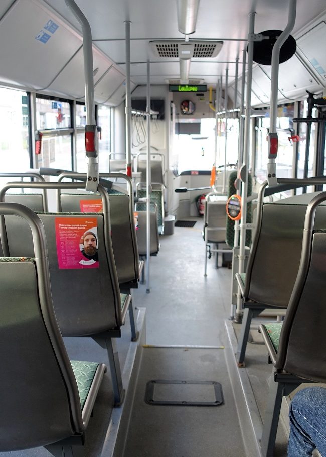 omniva-reklaam-ühistranspordis-31.10.2019-650x912