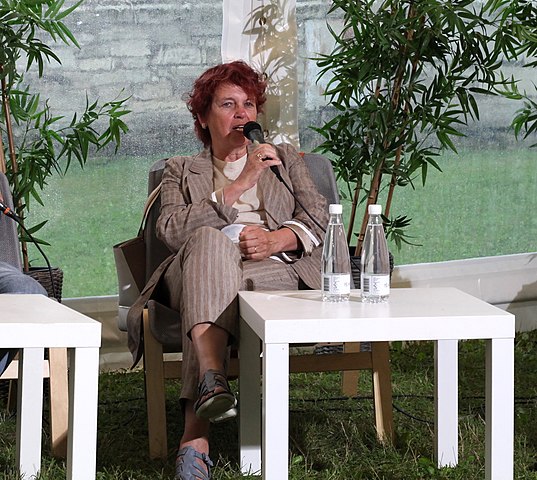 537px-Irja_Lutsar_2021._aasta_Arvamusfestivali_teadusalal