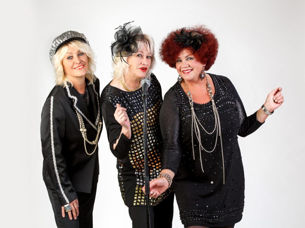 Suri ansambli Laine laulja Krista Grinbergs Raigla. 4 lainelaine