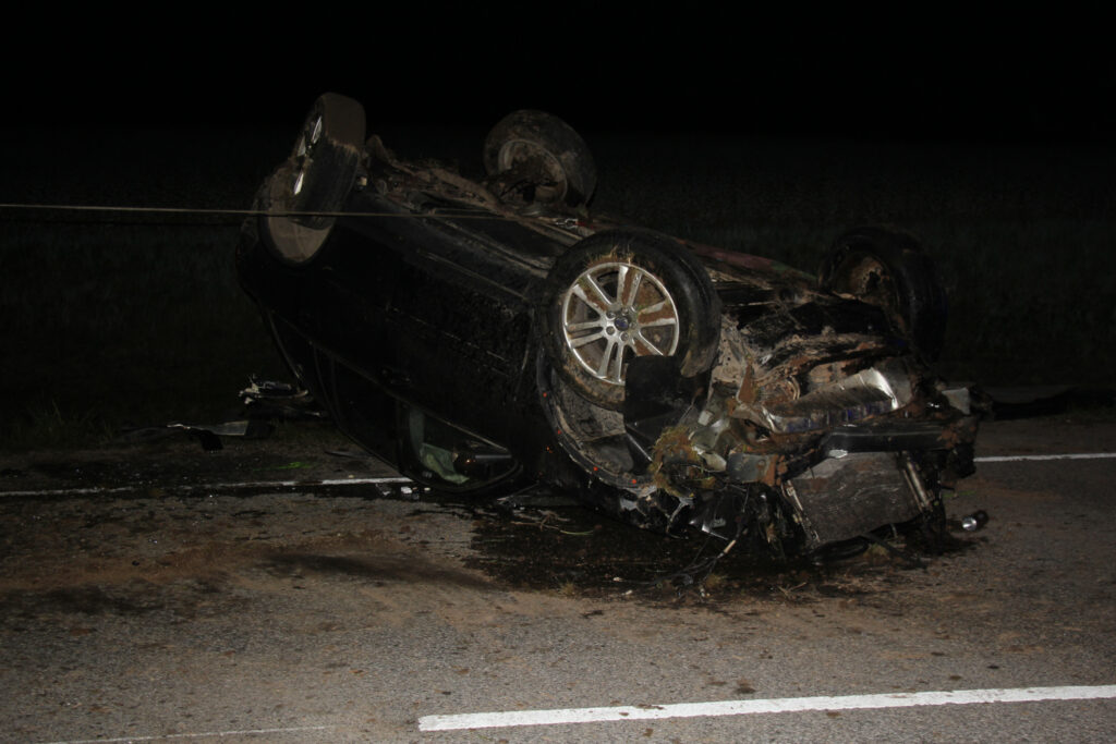 TÄIENDATUD: Raskes liiklusõnnetuses hukkus 31-aastane mees. FOTOD. 7 pildid 3