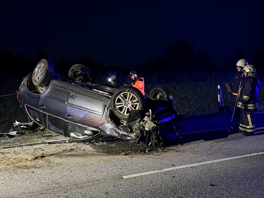 TÄIENDATUD: Raskes liiklusõnnetuses hukkus 31-aastane mees. FOTOD. 8 volvo
