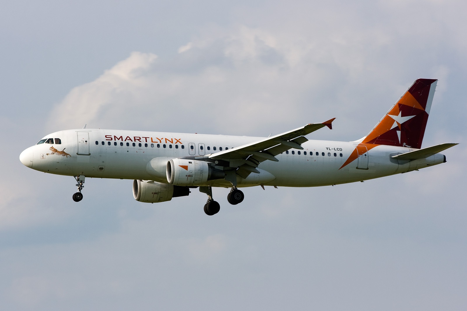 SmartLynx_Airlines_Airbus_A320_Vanzura