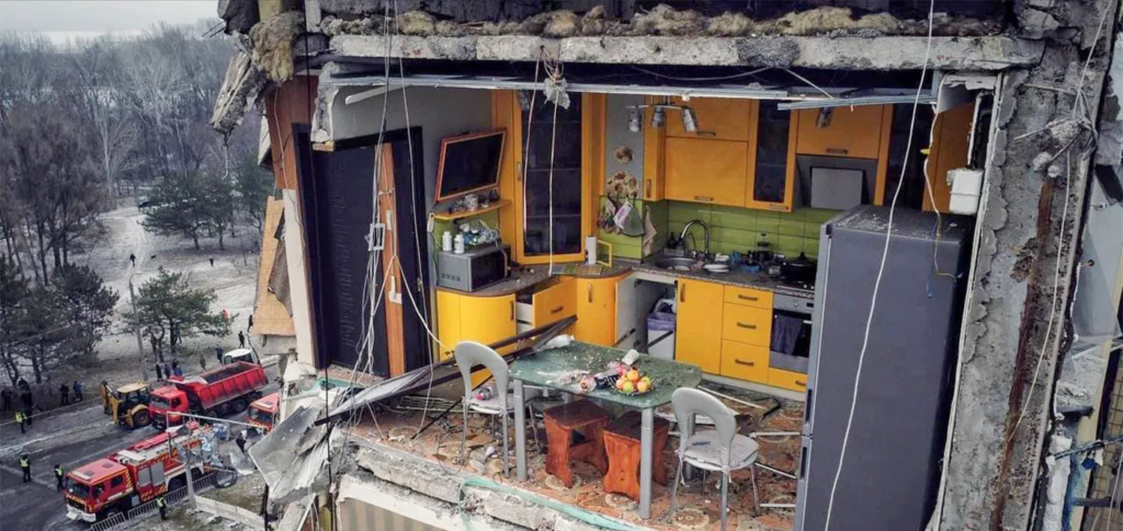 Ukraina raketirünnakus tabamuse saanud kortermaja hukkunute arv kasvas 23 peale 3 image 17