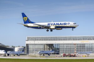 ryanair-5249631_1920