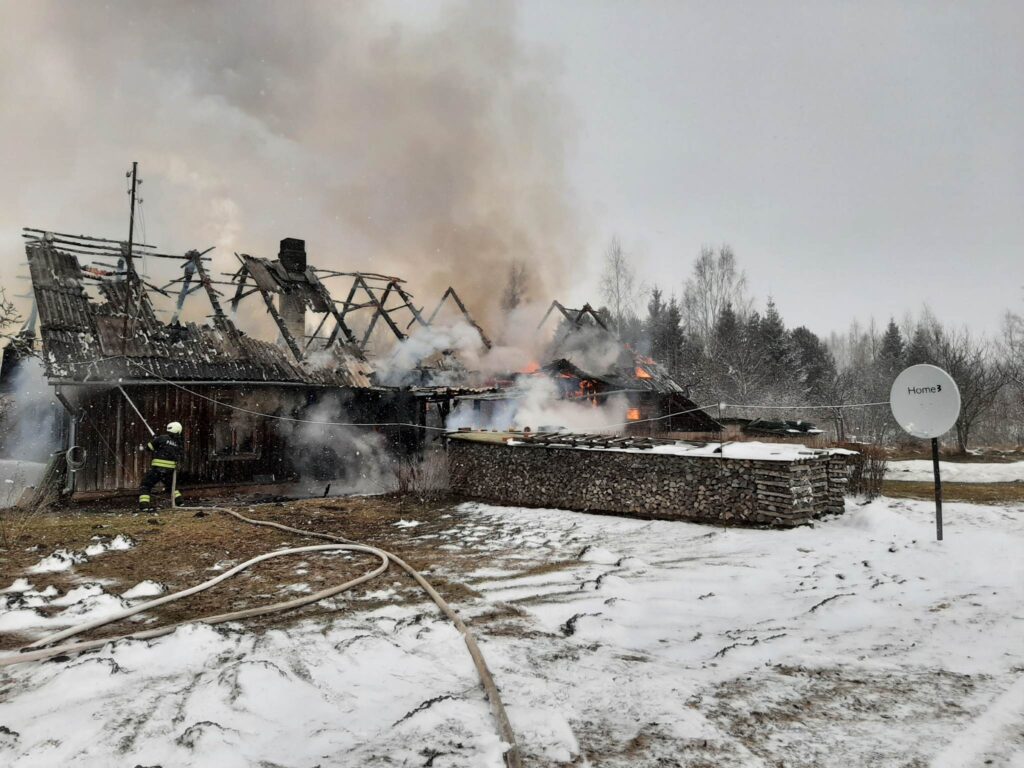 Tartumaal hävis tulekahjus elumaja 3 Pataste majapoleng 1