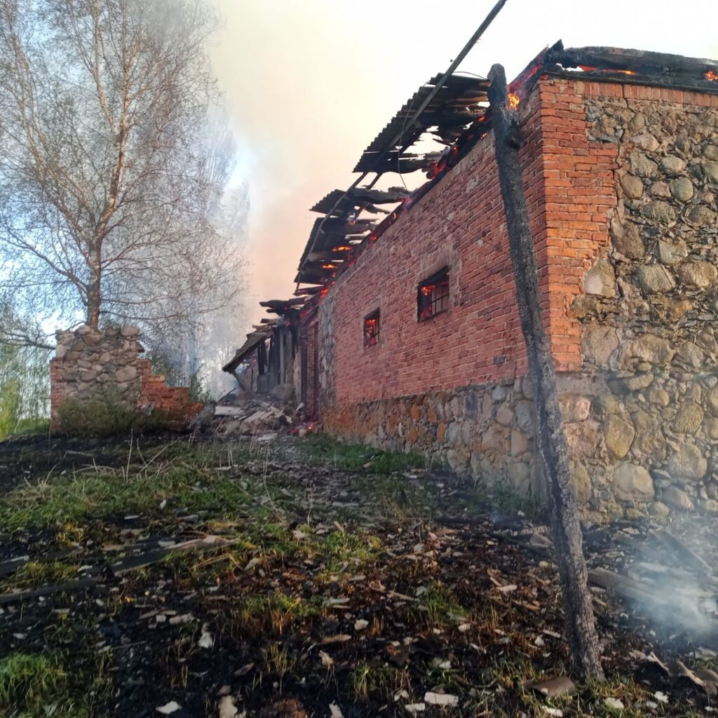 FOTOD: Võrumaal põles suur reheelamu, vigastada sai üks inimene 5 Krabi kula hoonepoleng2