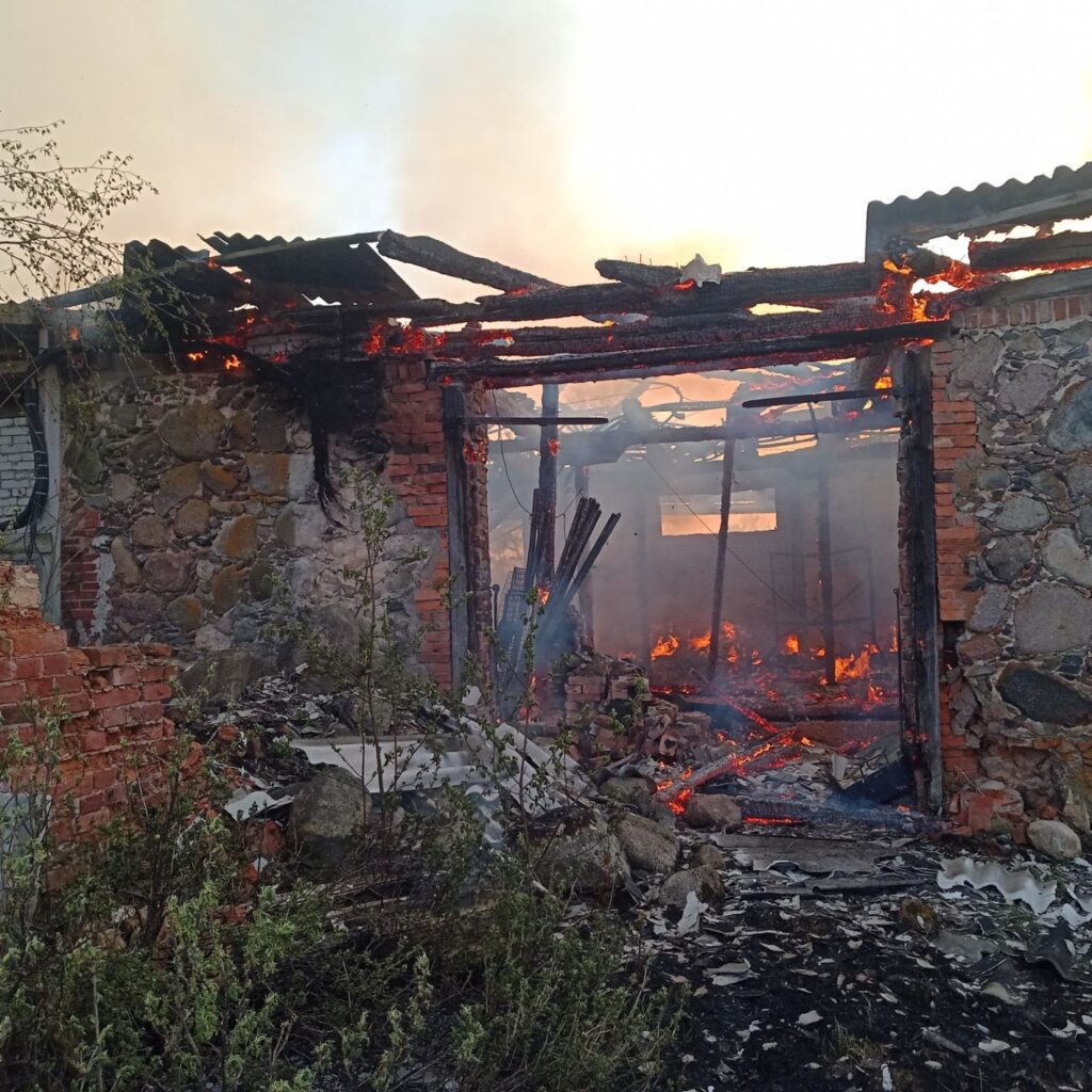 FOTOD: Võrumaal põles suur reheelamu, vigastada sai üks inimene 4 Pauastvere poleng lokkest3 1