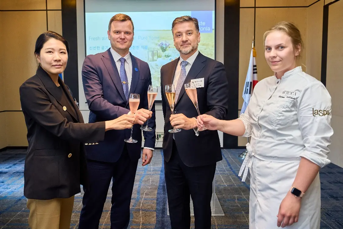 Rahvusassamblee esindaja, minister, suursaadik, kokk Helena Vallimäe