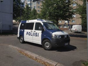 1280px-Volkswagen_T5,_Polis-Poliisi,_Helsinki_(2019)_-_2