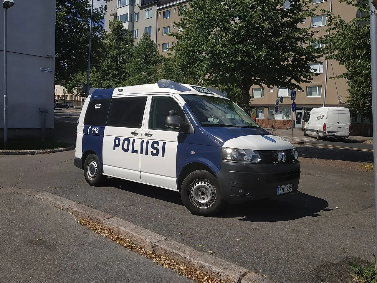 1280px-Volkswagen_T5,_Polis-Poliisi,_Helsinki_(2019)_-_2