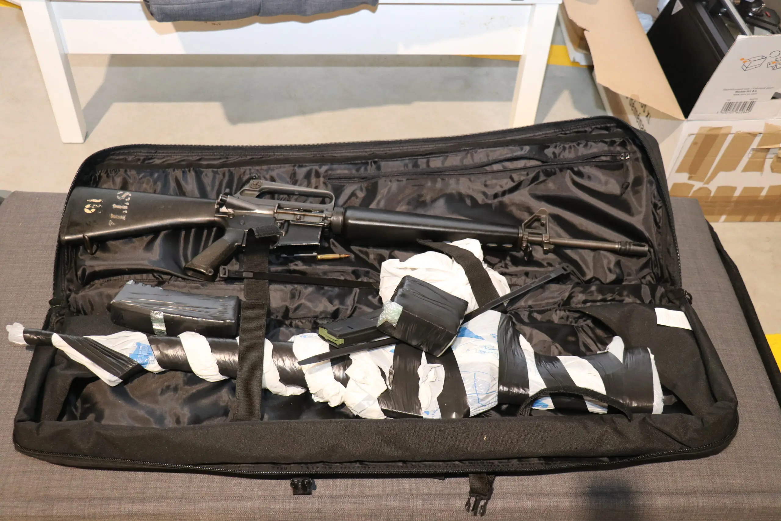 KUUM: Belgia kodanikule esitati süüdistus suures koguses amfetamiini ja kahe automaattulirelva käitlemises. PILDID. 8 IMG_9300