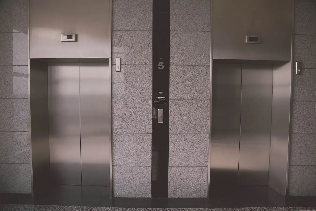 elevator-g5771c5ac3_1280