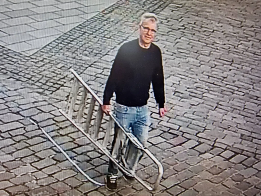 FOTOD: EKRE liige Jaak Valge pani täna Tallinnas Eesti NSV lipu üles, see oli läbimõeldud tegu. 13 kahtlustatav3