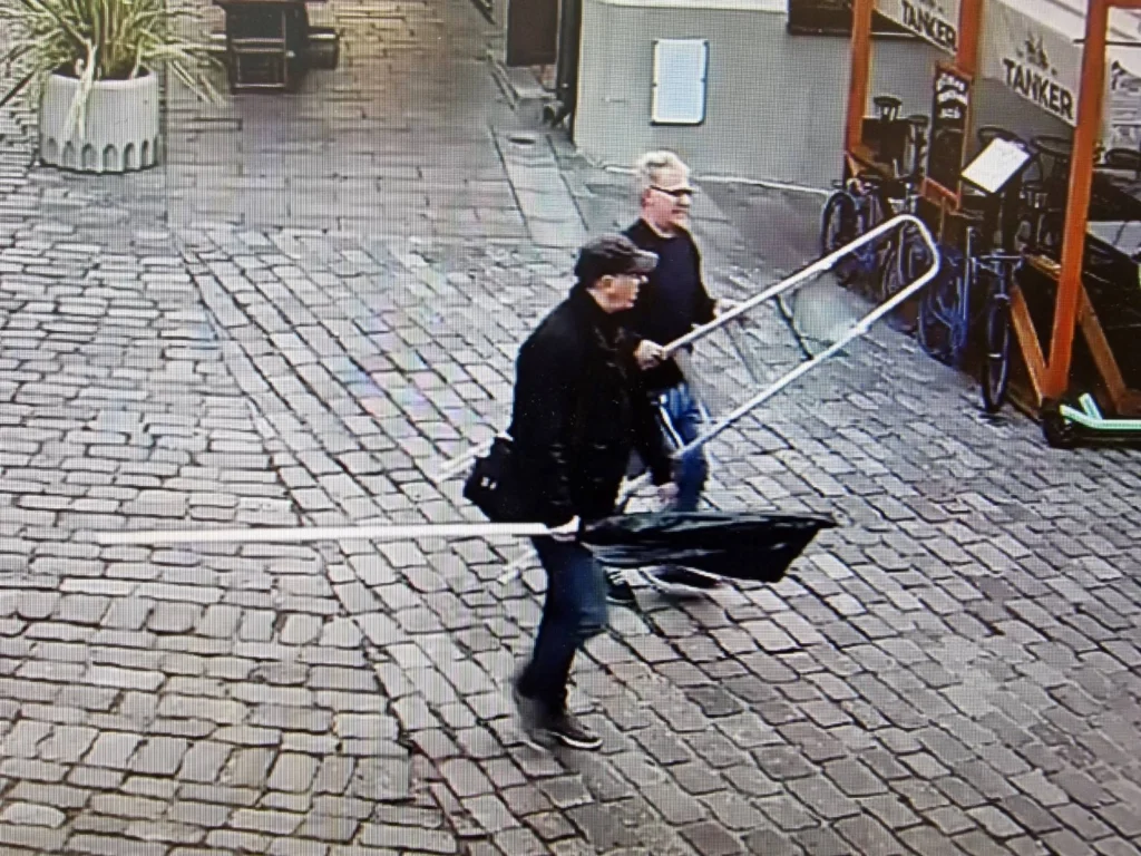 FOTOD: EKRE liige Jaak Valge pani täna Tallinnas Eesti NSV lipu üles, see oli läbimõeldud tegu. 11 kahtlustatav4