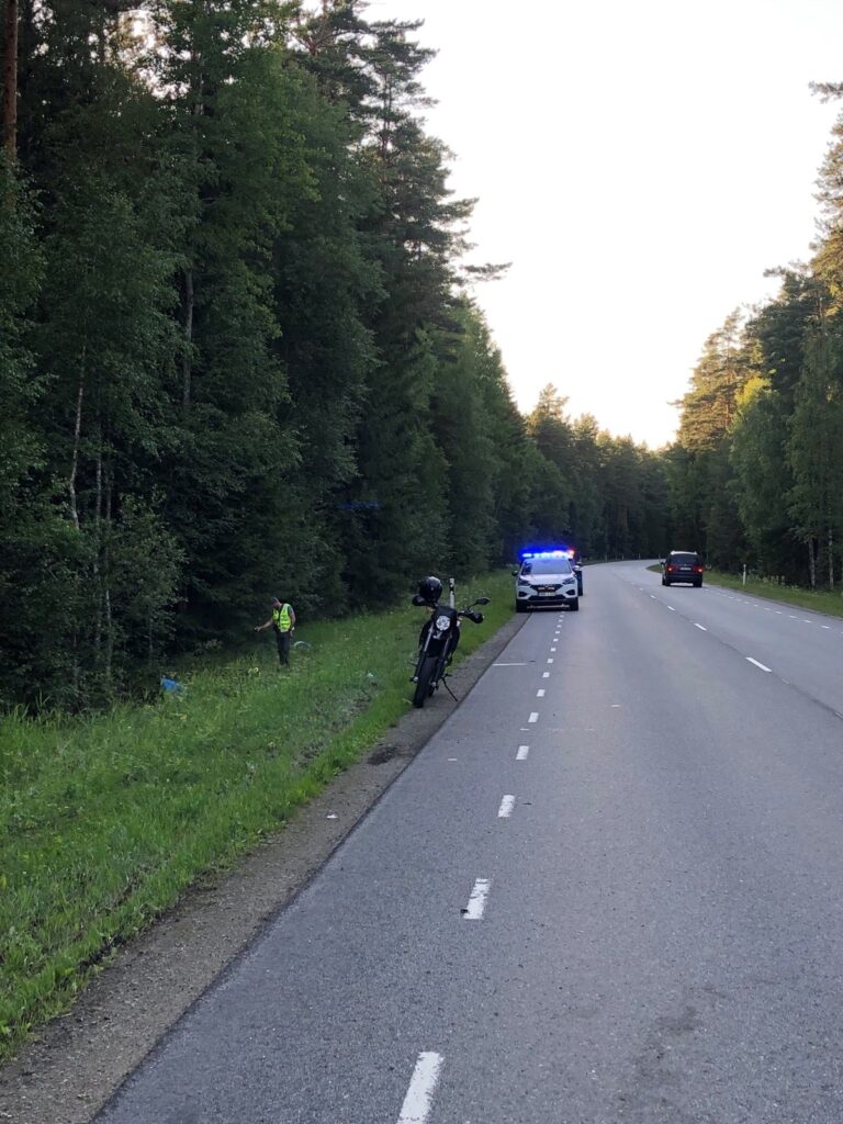 FOTOD: Harjumaal hukkus liiklusõnnetuses mootorrattur 10 mootorrattur3