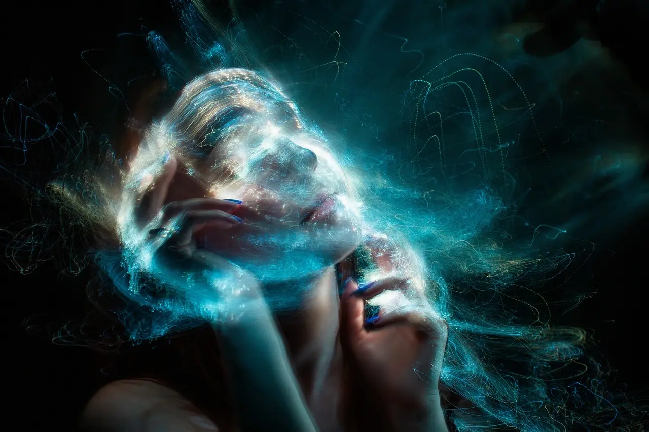 woman-g7c85eae8c_1280