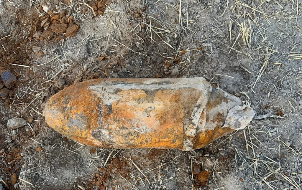 Lüganuse vallas leiti kaevetööde käigus 100-kilone lennukipomm 3 100kg lennukipomm Luganuse 29.08.23555