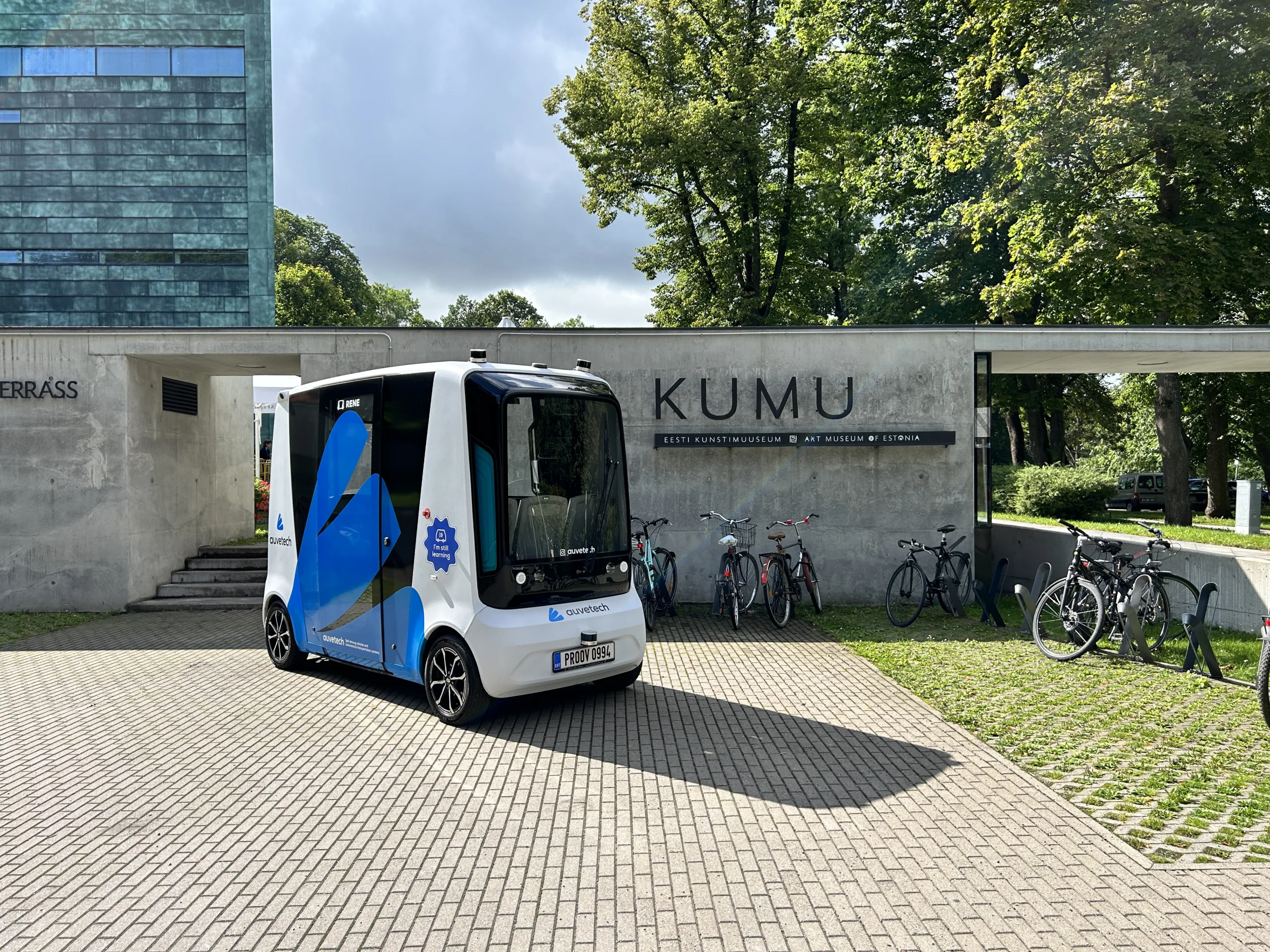 Iseliikuv buss Kumu juures_foto Auve Tech