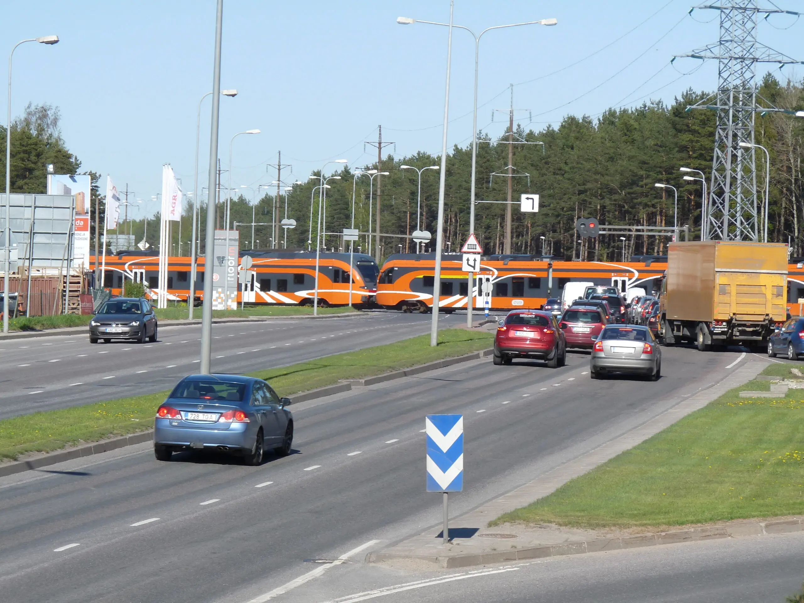 Level_crossings_in_Järvevana_street