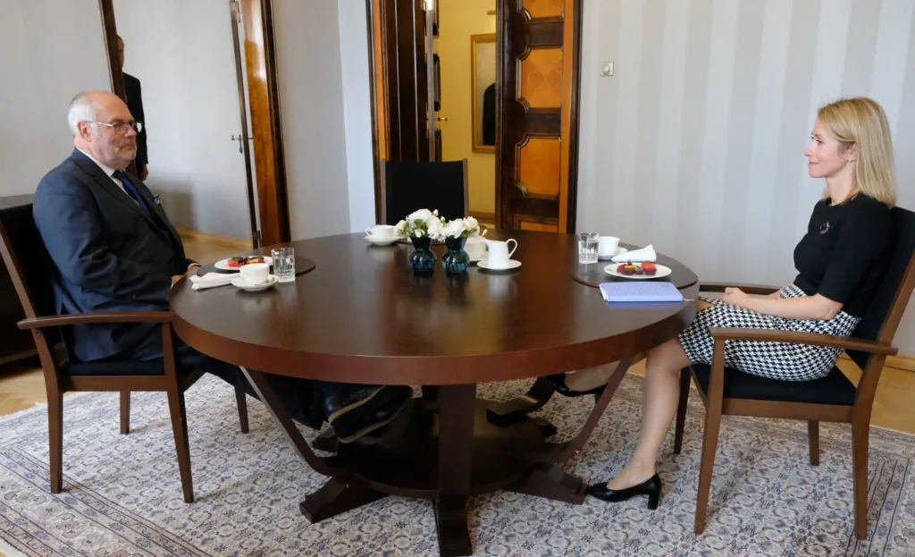 President Karis kohtus kõigi parlamendierakondade juhtidega. Galerii 12 53163713251 255407fd5a h 2