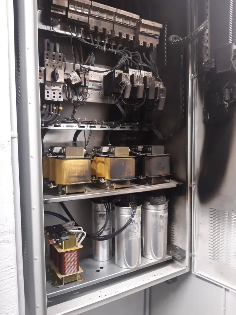 Tallinnas Tööstuse tänaval põles nädalavahetusel neljakorruseline kortermaja, 5 inimest viidi haigla. 3 Polenud elektrikilp 17.09700