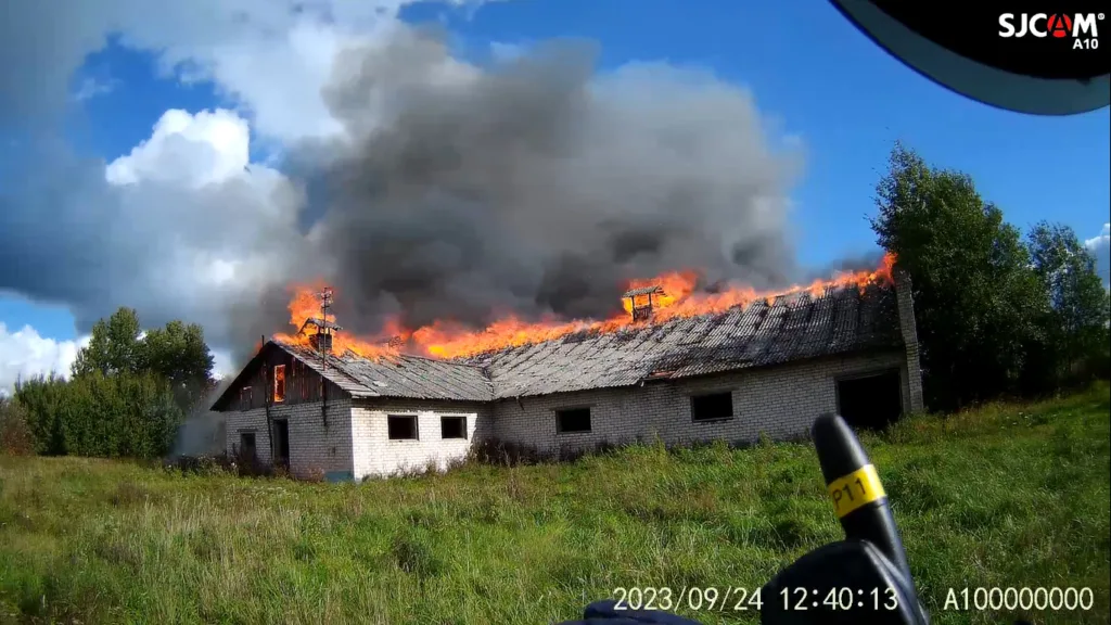 Leipste külas põles endine laudahoone lausleegis 3 leipste1736