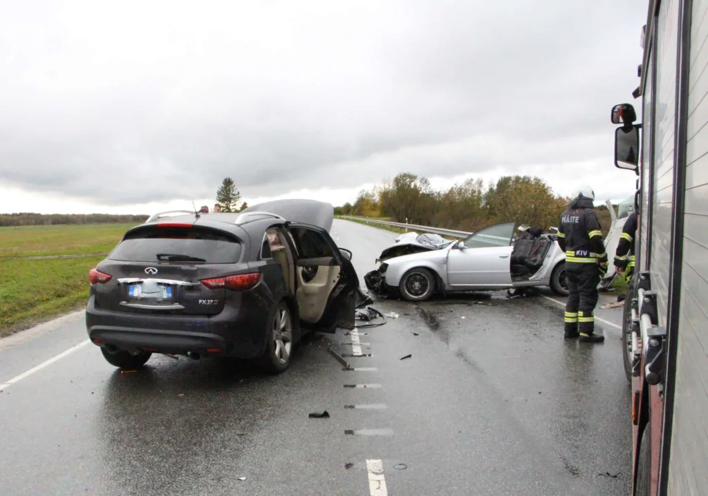 TÄIENDATUD: Lääne-Virumaal toimus väga raske avarii, surma sai 1 ja vigastada 3 inimest. 7 2048 1435 max
