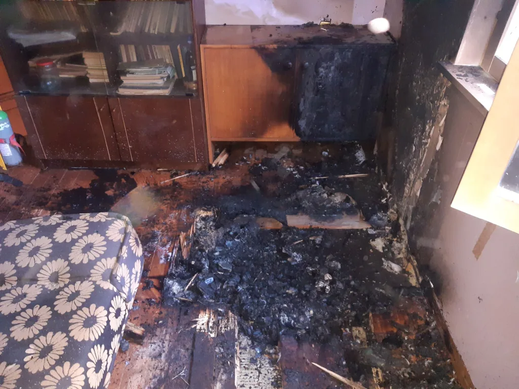 Viljandimaal hukkus tulekahjus mees, majast puudusid suitsuandurid 3 Karstna polenud toanurk2