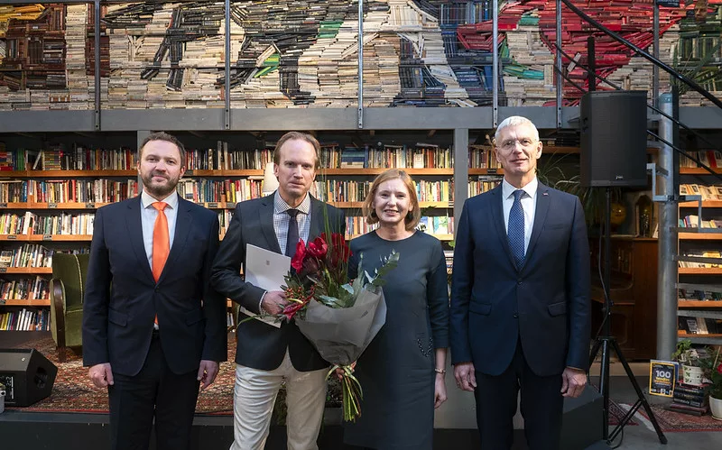 Eesti ja Läti keeleauhinna pälvis läti luulekogu väljaandja 3 53352958923 7f5c040c0c c jpg