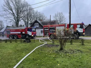 Antsla elumaja, kus põles tuba1