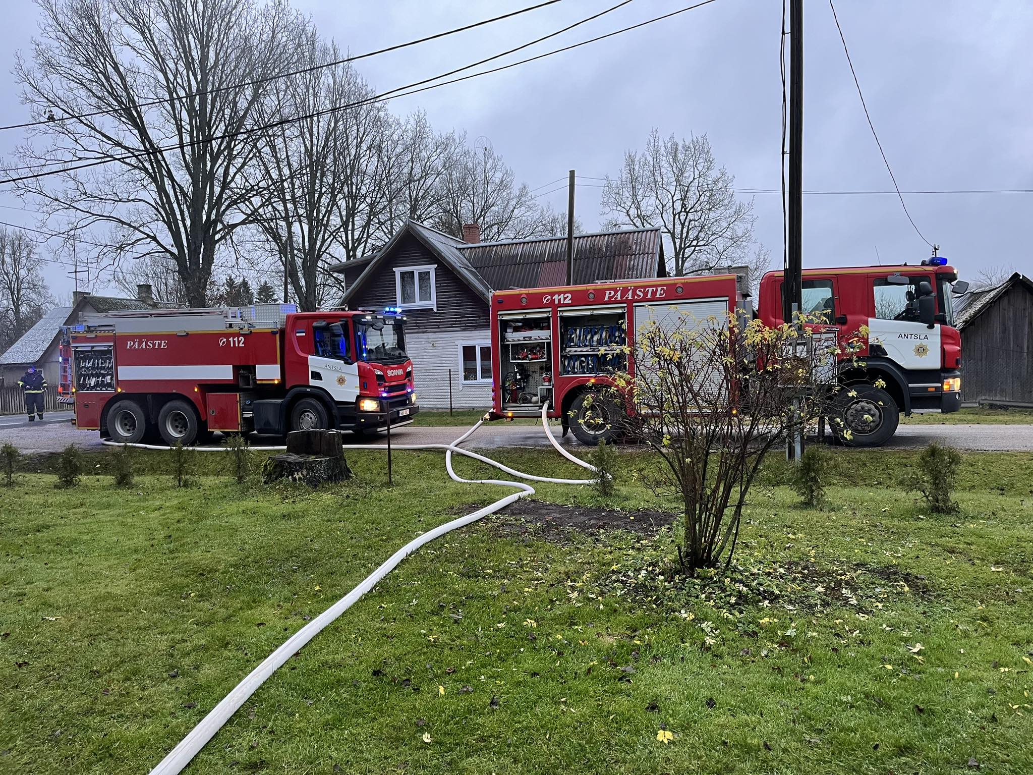 Antsla elumaja, kus põles tuba1