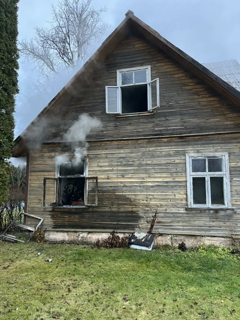 Antslas läks elumaja põlema 3 Antsla elumaja kus poles tuba2