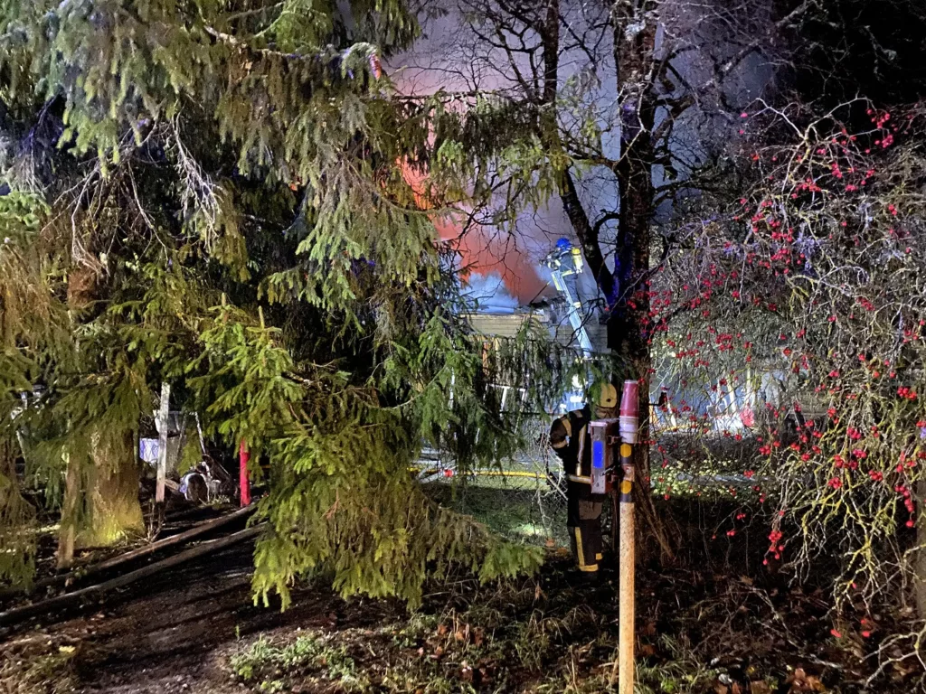 Elumaja põlengus hukkus eakas mees 3 Iisaku majapoleng 14.11.23