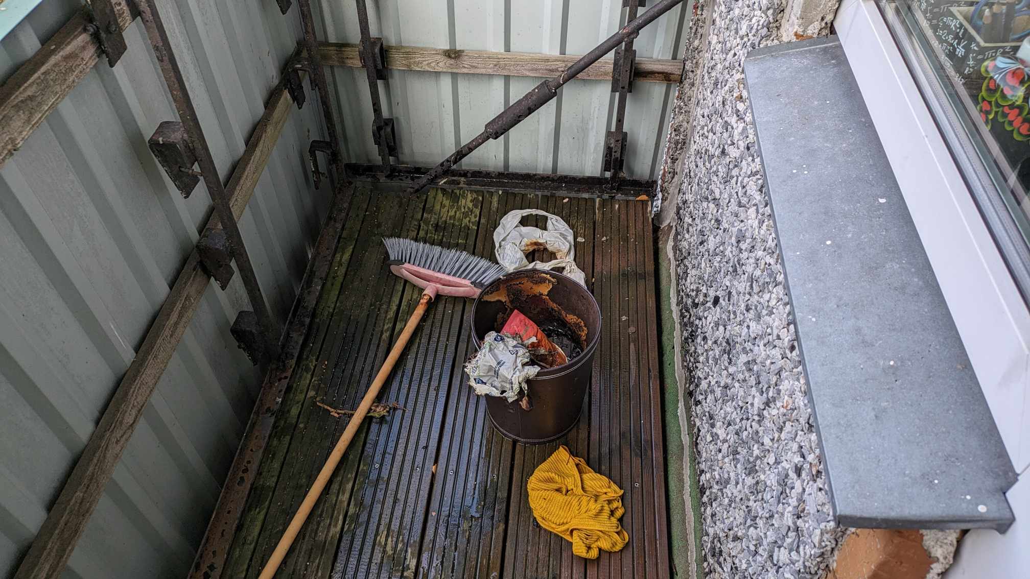 Põlenud prügikast Akadeemia teel_5.11