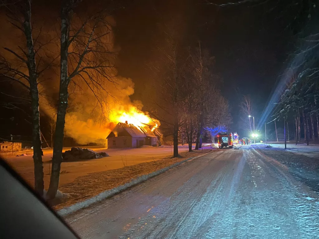 Tartumaal hävis maja tulekahjus 7 Kolkja elumaja2