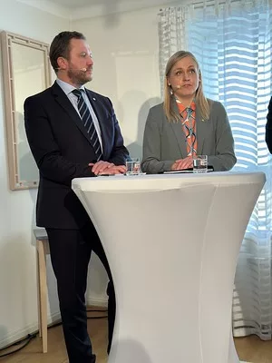 53644691033_321ecf2175_w