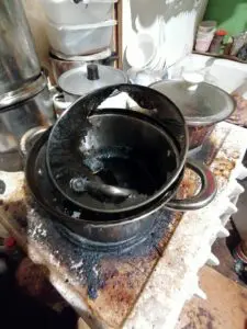 Pliidile jäänud pott